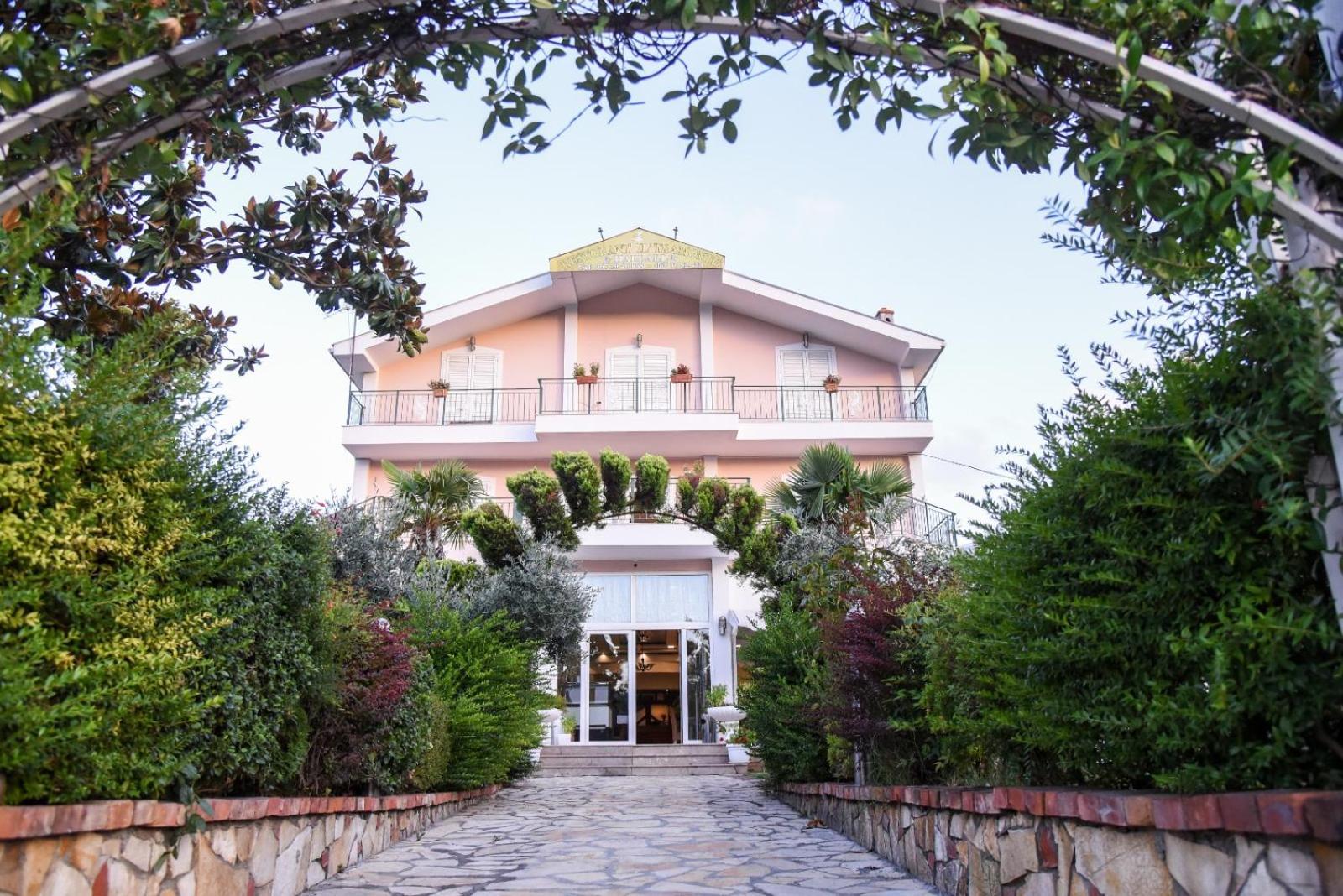 Hotel Restorant Halal Il Tramonto. Vorë